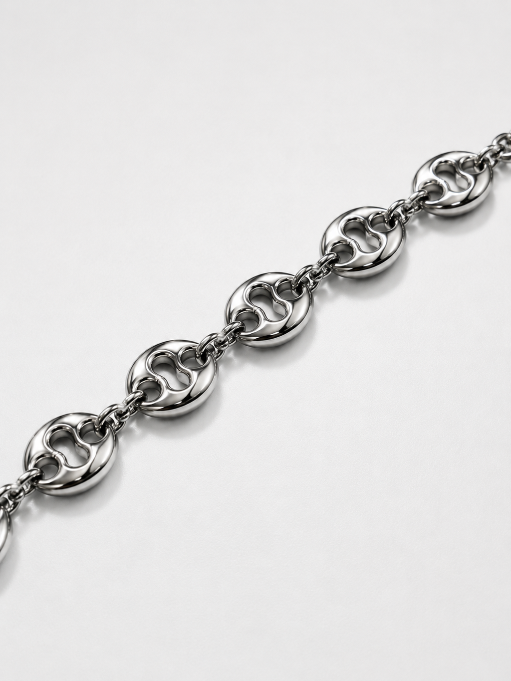 Pulsera con eslabones plateados